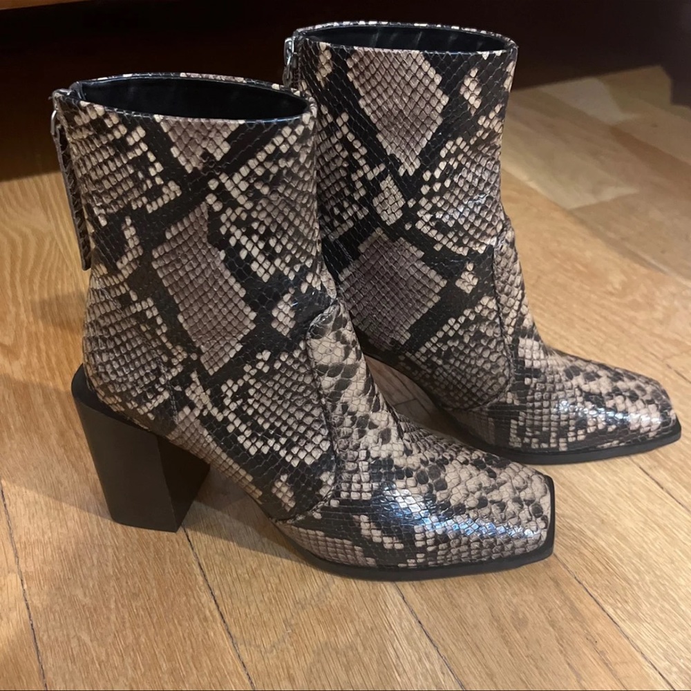 NWOT Charles David snakeskin square toe booties